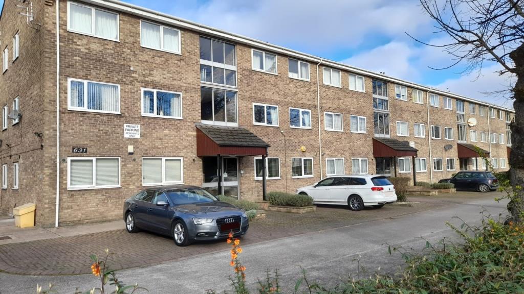Lot: 18 - FREEHOLD GROUND RENTS - Photo of Parking at Waters Edge